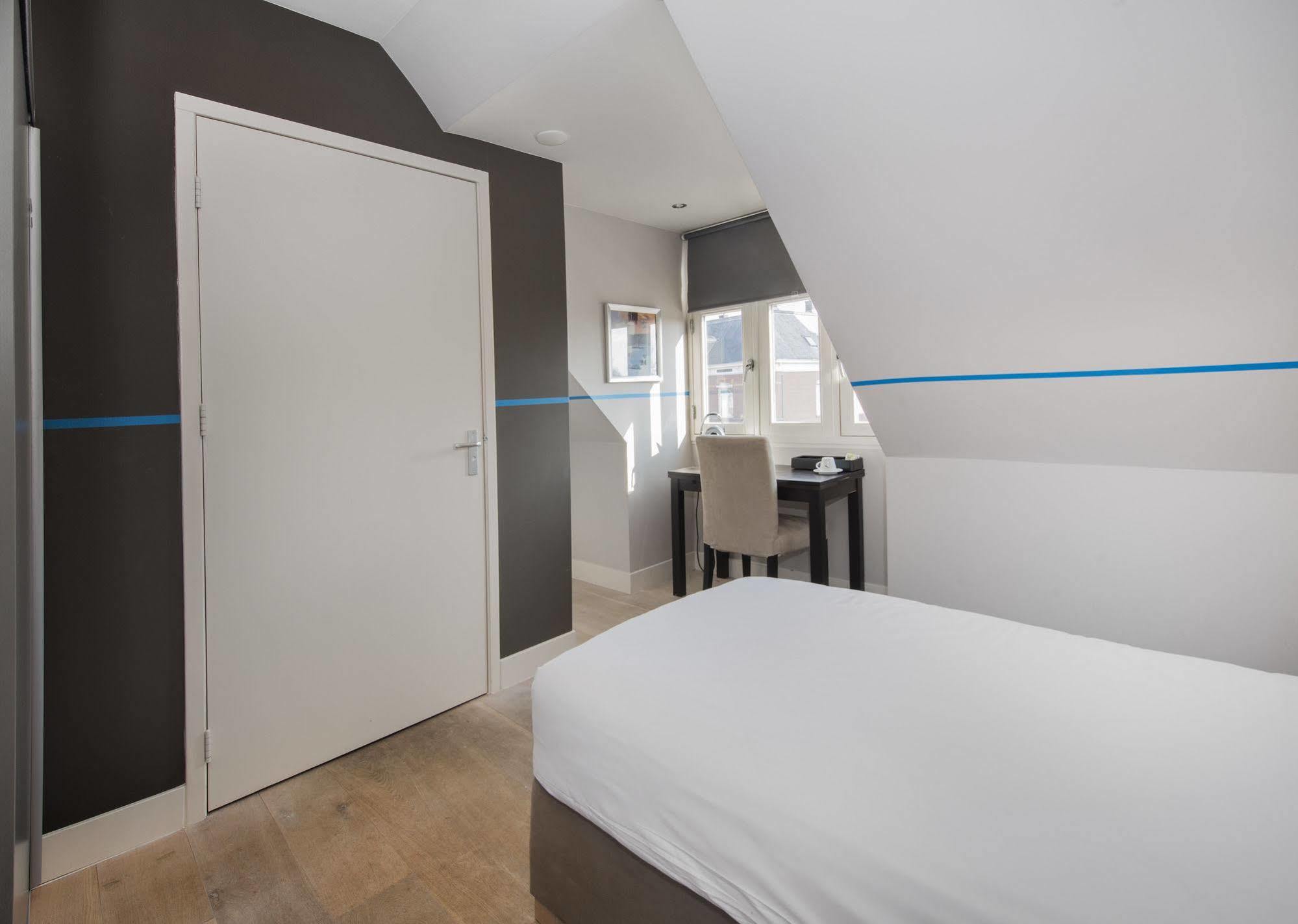 Lightotel Veldhoven Airport Екстериор снимка