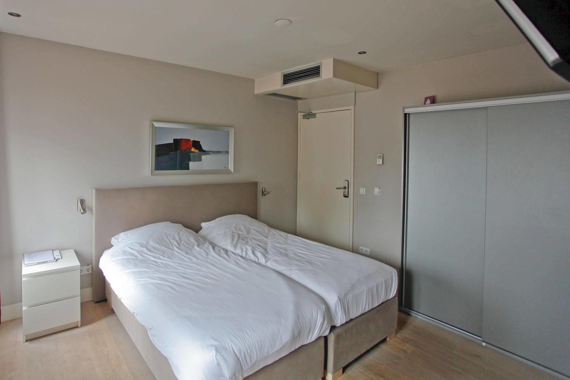 Lightotel Veldhoven Airport Екстериор снимка